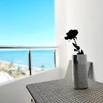 Le Luxe Au Soleil Face A La *