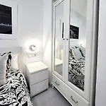 Le Luxe Au Soleil Face A La *