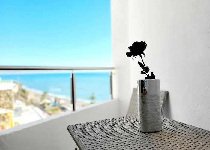 Le Luxe Au Soleil Face à La *