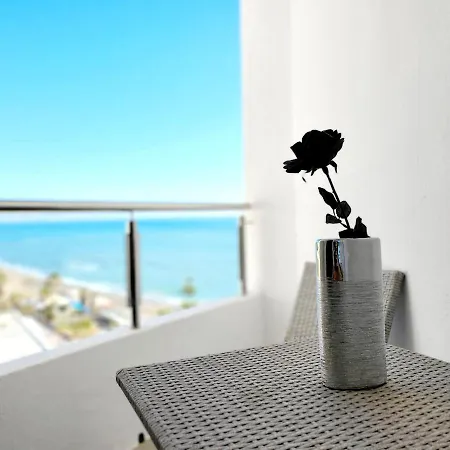 Le Luxe Au Soleil Face A La *